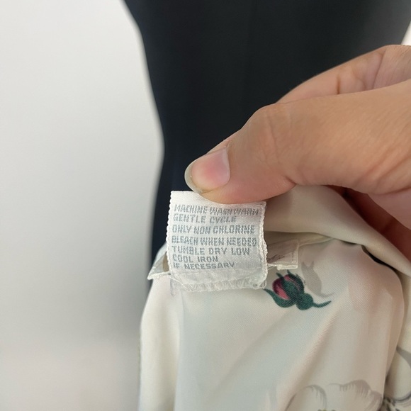 Vintage fantasies by Morgan Taylor equestrian white satin robe size P - Picture 7 of 7